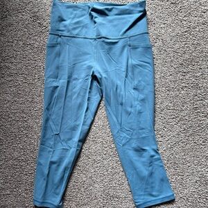 Athleta Salutation Stash Pocket II Capri-Size Medium